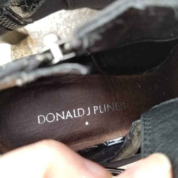 Donald J Pliner Tamy Buckle Pointed Toe Bootie 8.5 - Picture 9 of 9